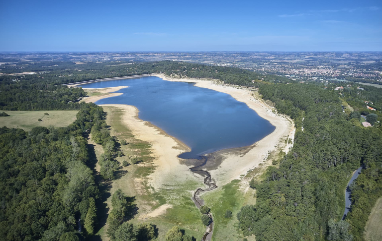 Barrage du réservoir de Saint-Ferréol, vue aérienne - VNF