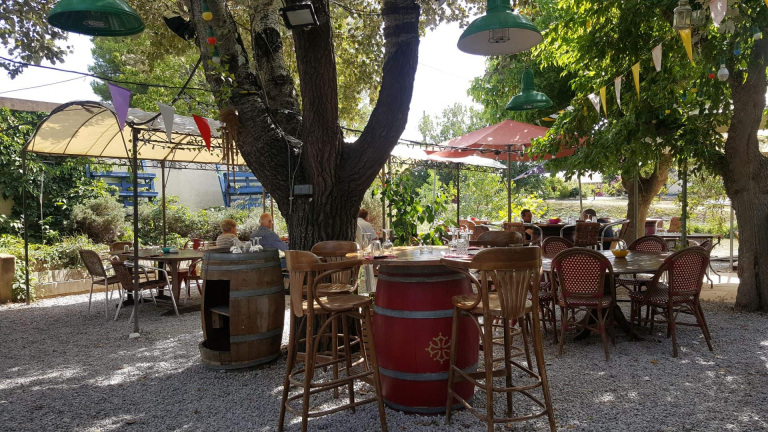 Guinguette sur le canal du Midi à Argens-Minervois