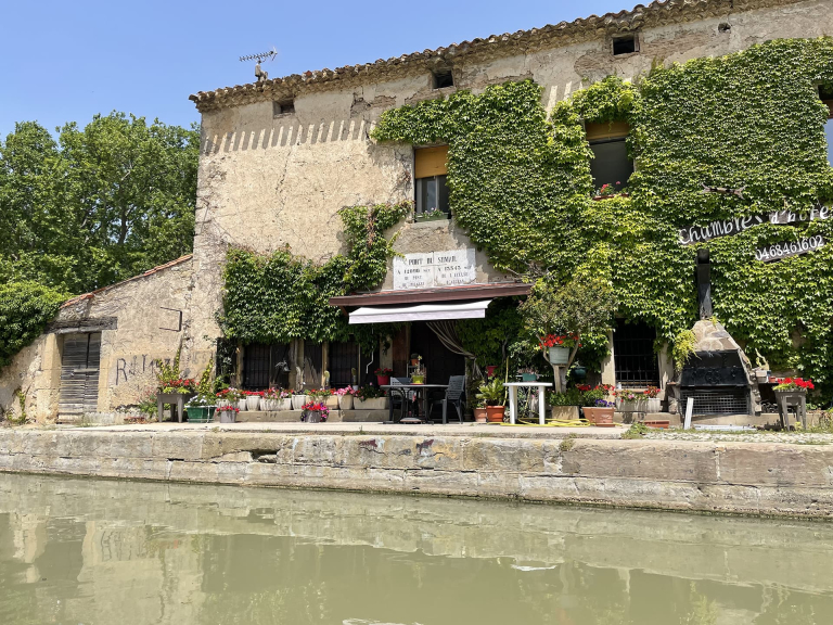 Auberge du Somail le long du canal du Midi, chambre d'hôtes