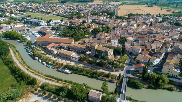 Colombiers et le canal du Midi, vue du ciel