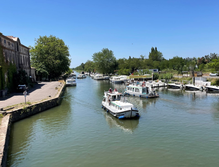 Port Agde et hôtel Riquet sur canal du Midi © VNF