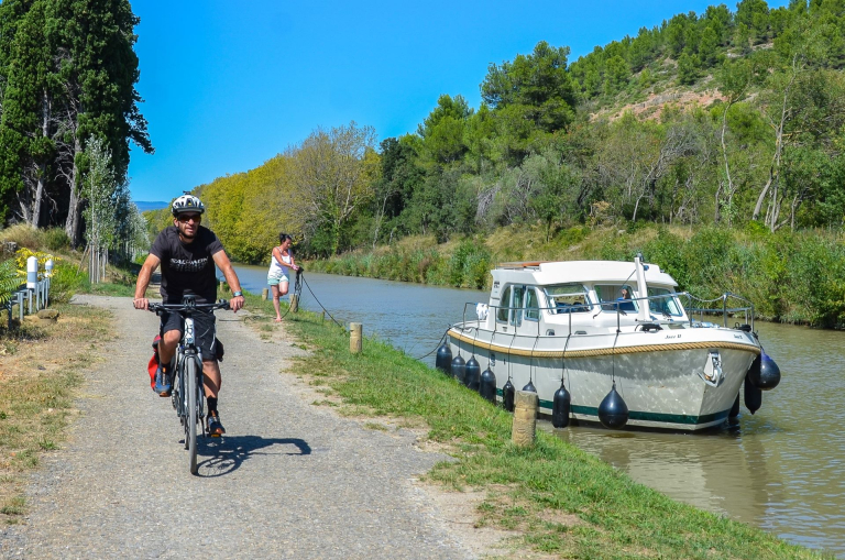Vélo et bateau - canal du Midi